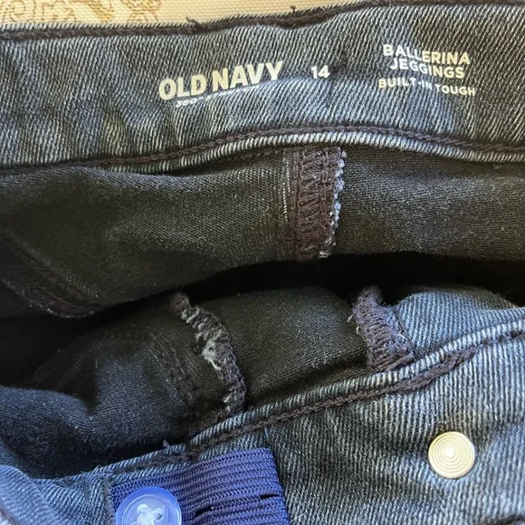 Old Navy Jeggings 🖤 - Picture 6 of 6